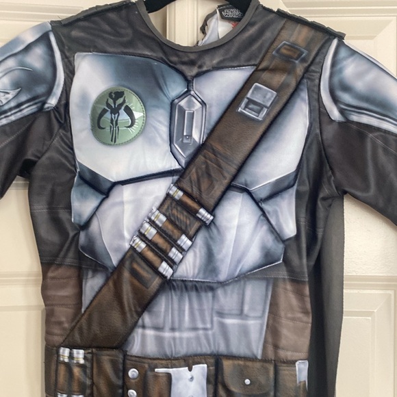 Star Wars Mandalorian size Youth Medium - Picture 2 of 9